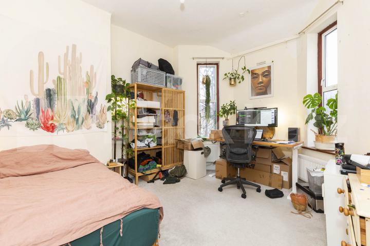 4 bedroom house split over 3 floors with 2 receptions, garden and 2 bathrooms Forburg Road, Stoke Newinton